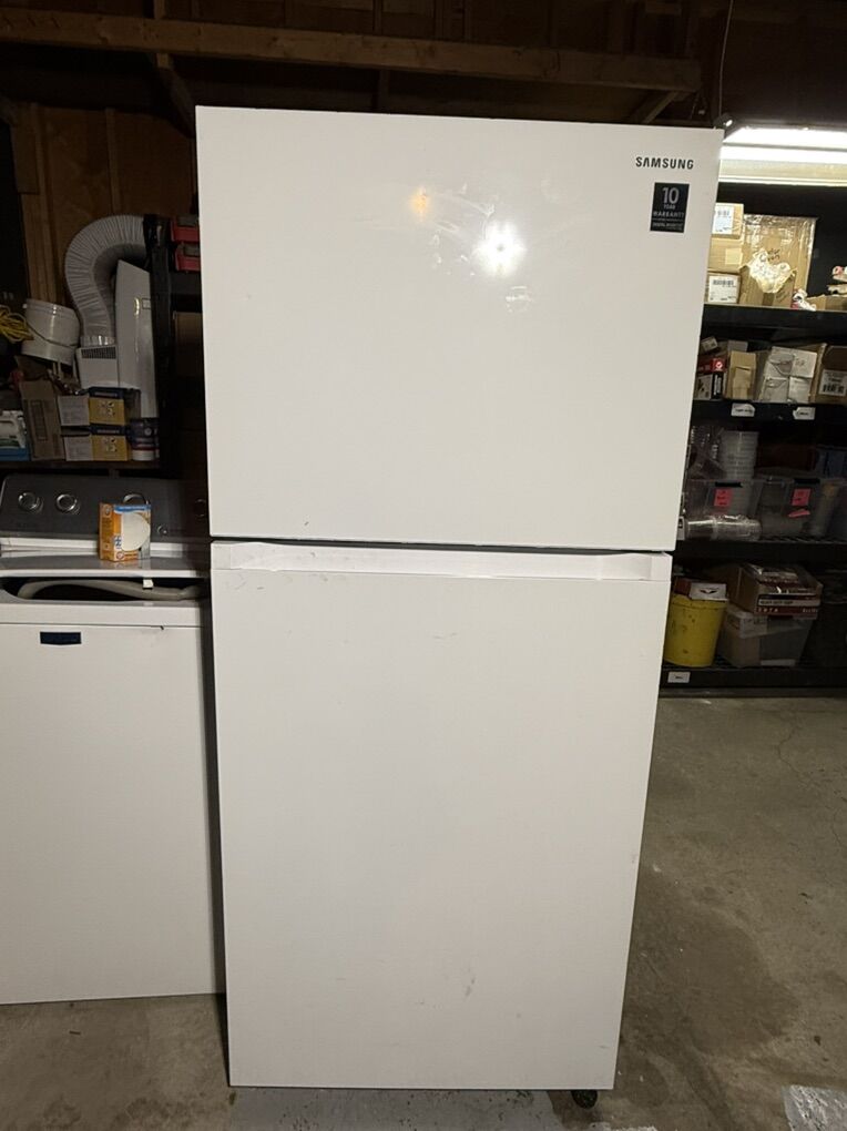 Samsung Refrigerator With Ice Maker