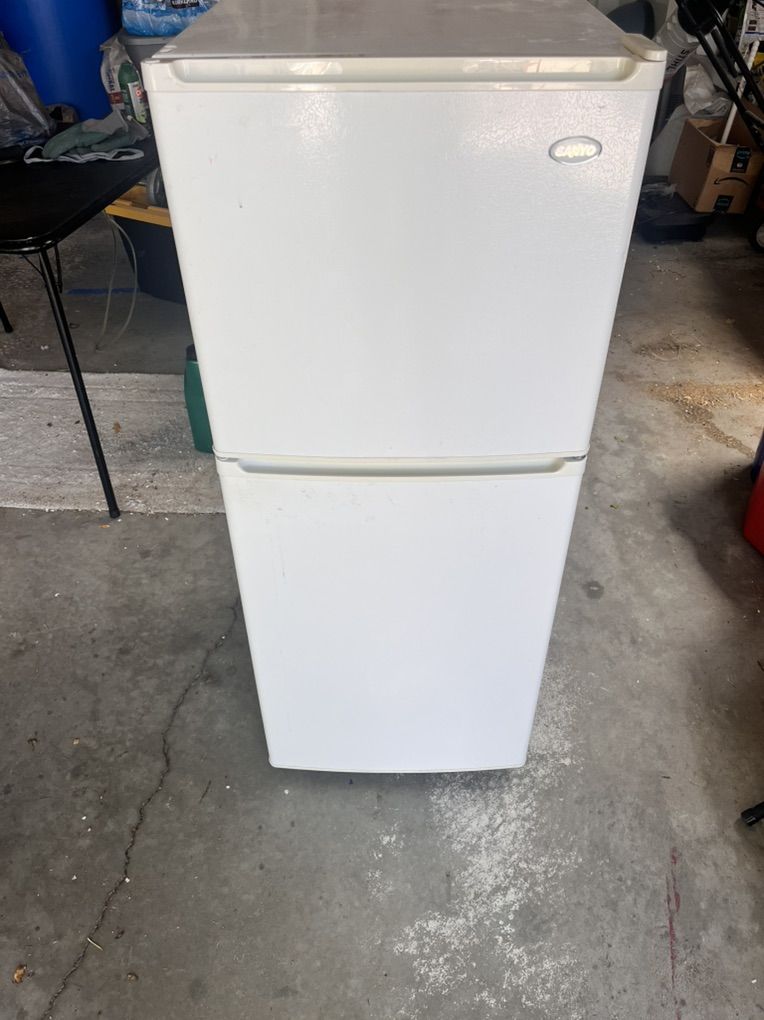 Sanyo fridge