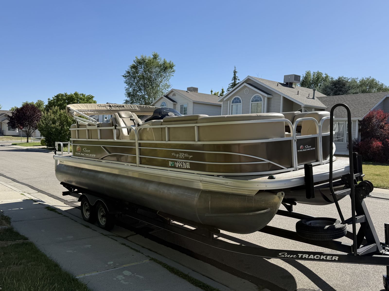 Pontoon boat rental