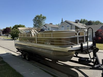 Pontoon boat rental