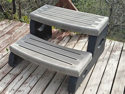 Hot tub steps