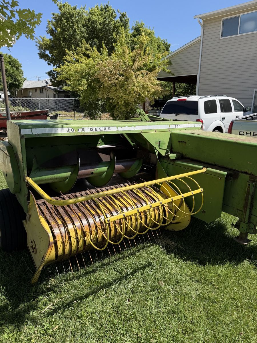 John Deere 336 Baler