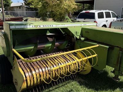 John Deere 336 Baler