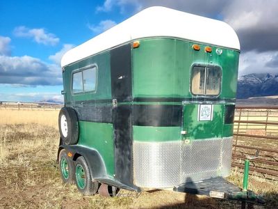 2 horse straight load trailer