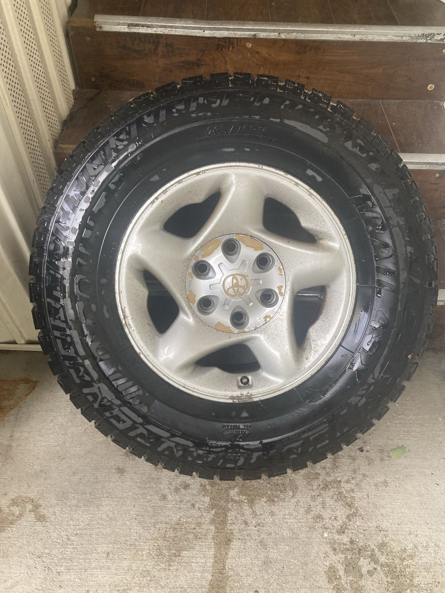 4 Toyota OEM Alloy Wheel with Wild Country Trail 4SX Tire (265/70R16)
