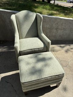 Basset chair with attoman