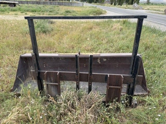 Farmhand xl 1140 Loader and frame mounts