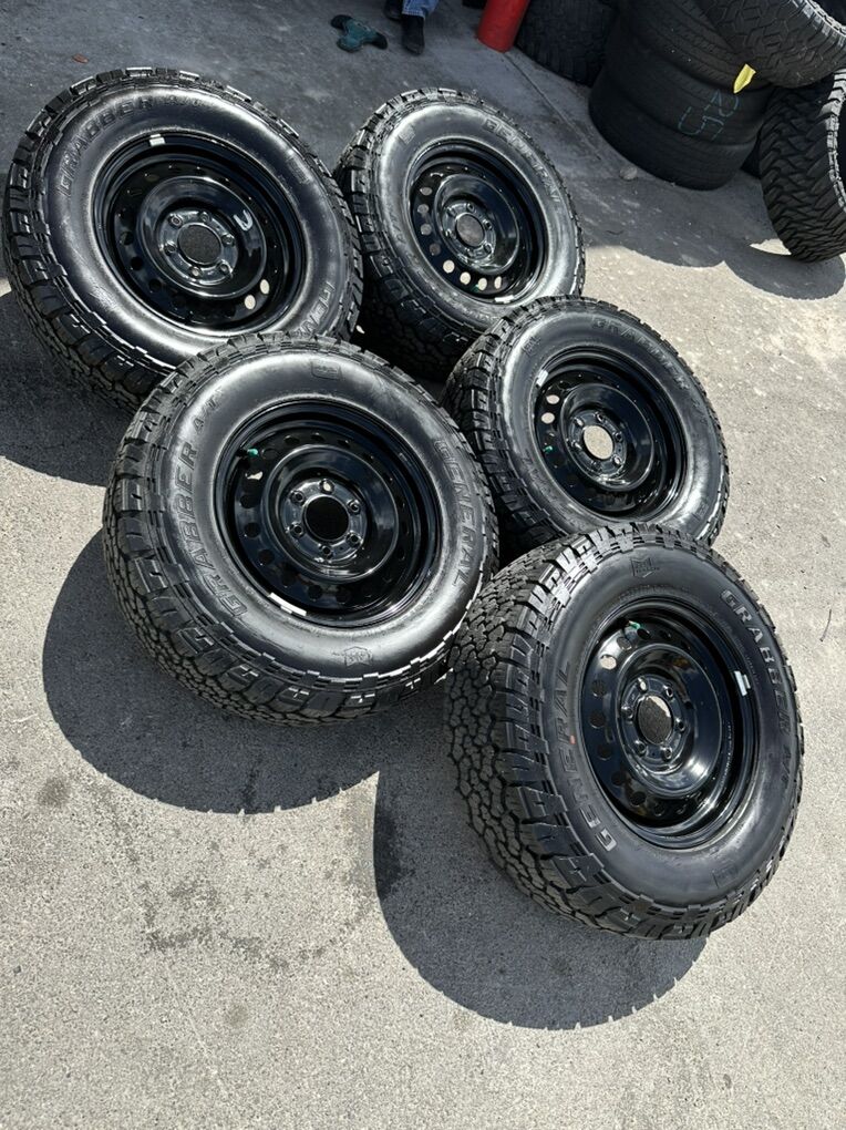 2025 Ford bronco steelys @ 265/70r17's