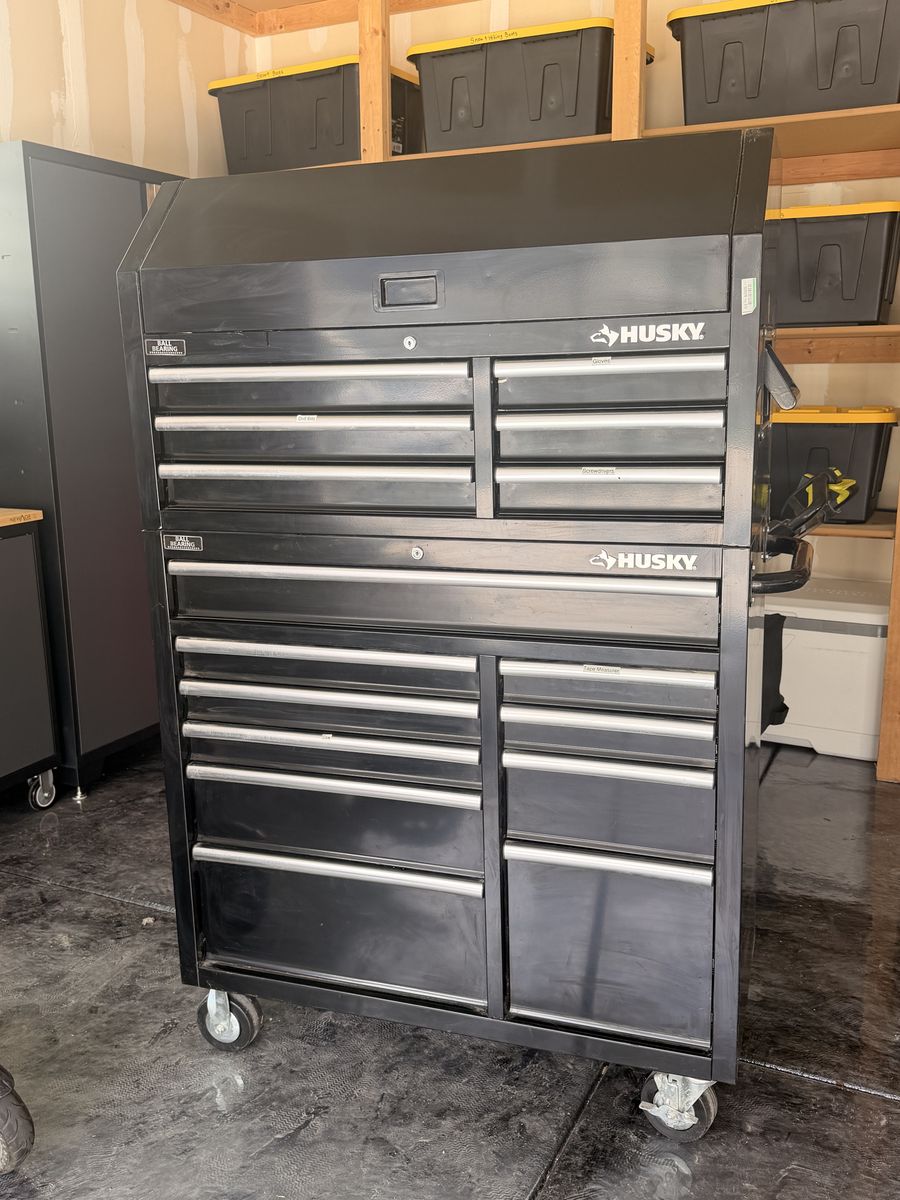 Husky Rolling tool chest