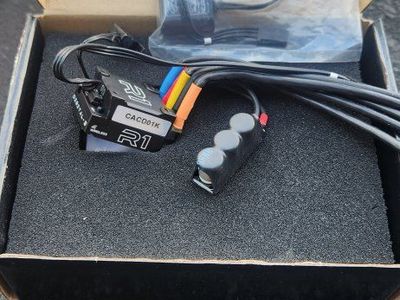 R1 Wurks Digital 3 esc with wireless adapter