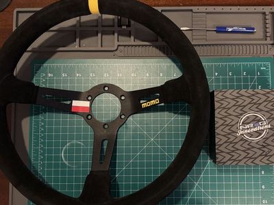 MOMO MOD 08 STEERING WHEEL + NRG INNOVATIONS QR HUB