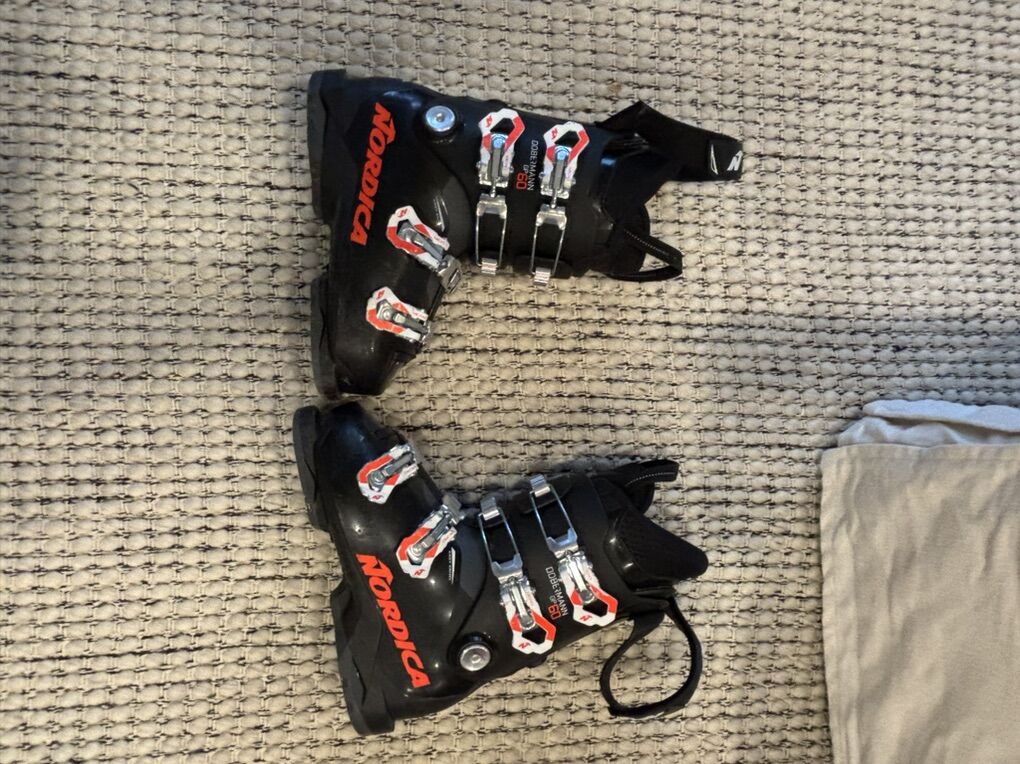 Nordica 23.5 Kids Ski Boots