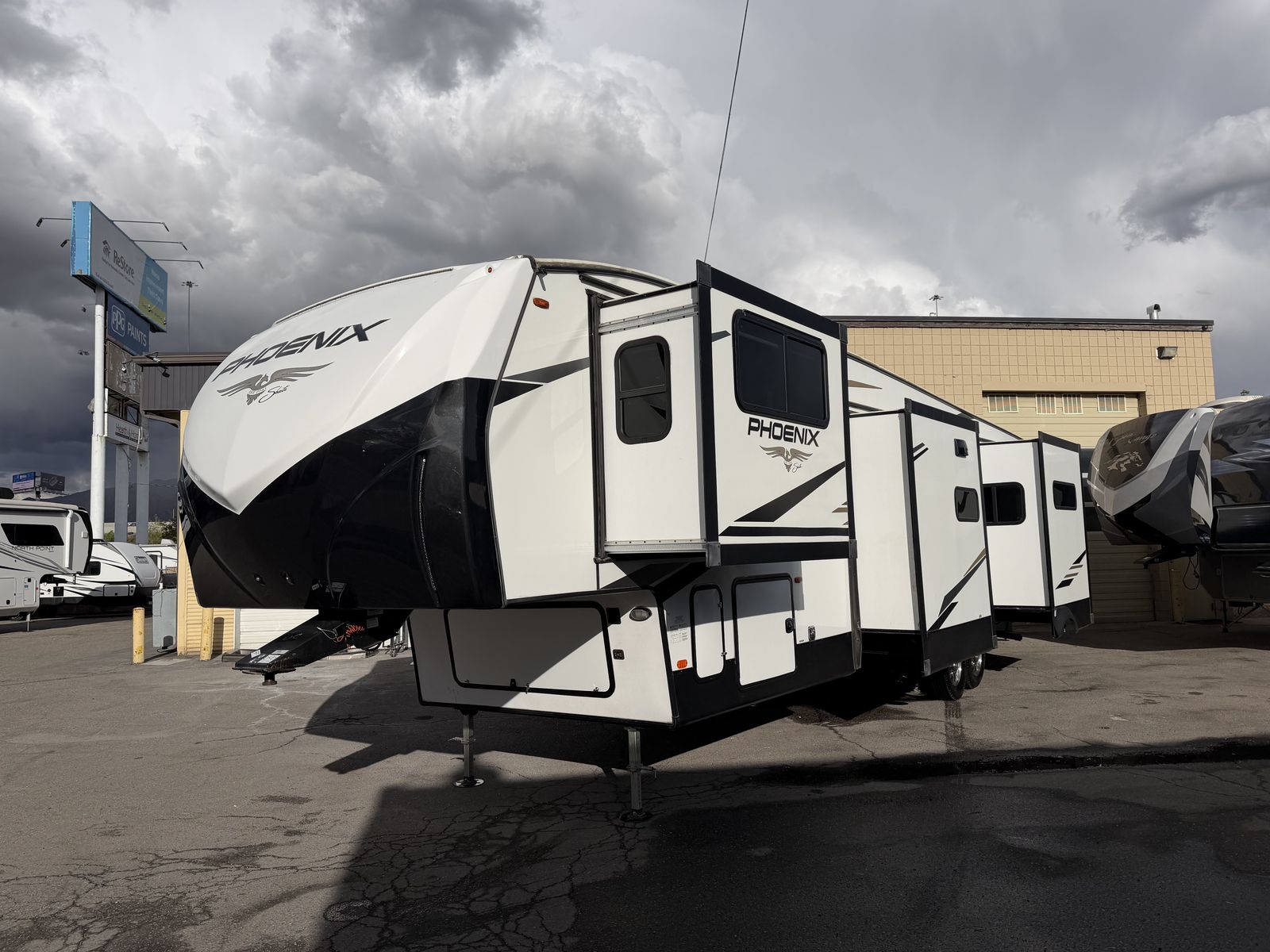 Solar, Like New, 5 Slides, Washer/Dryer 2022 Shasta Phoenix 334FL North Point Luxury Mobile Suites Big Country DRV
