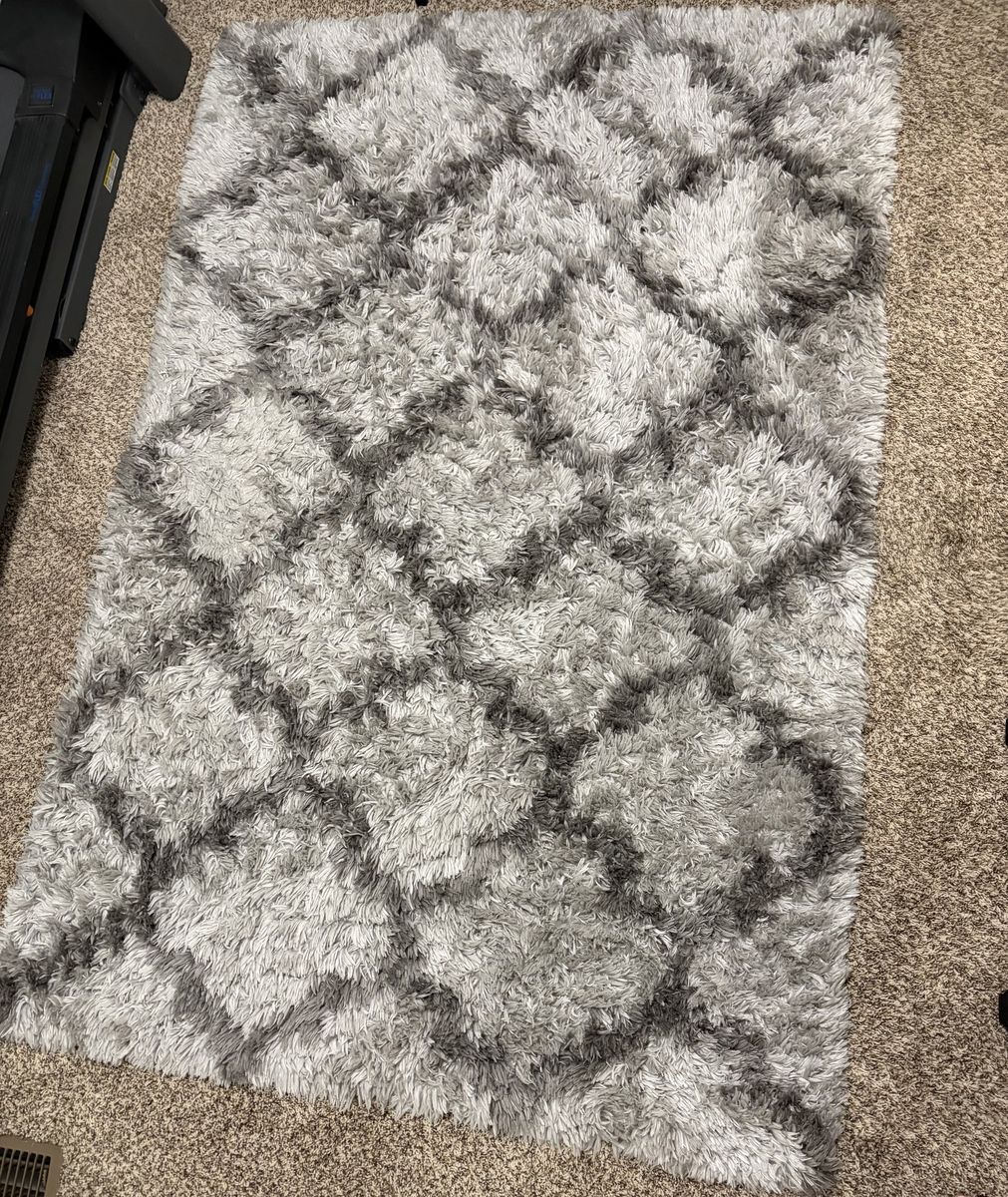 Grey Fuzzy Design Rug
