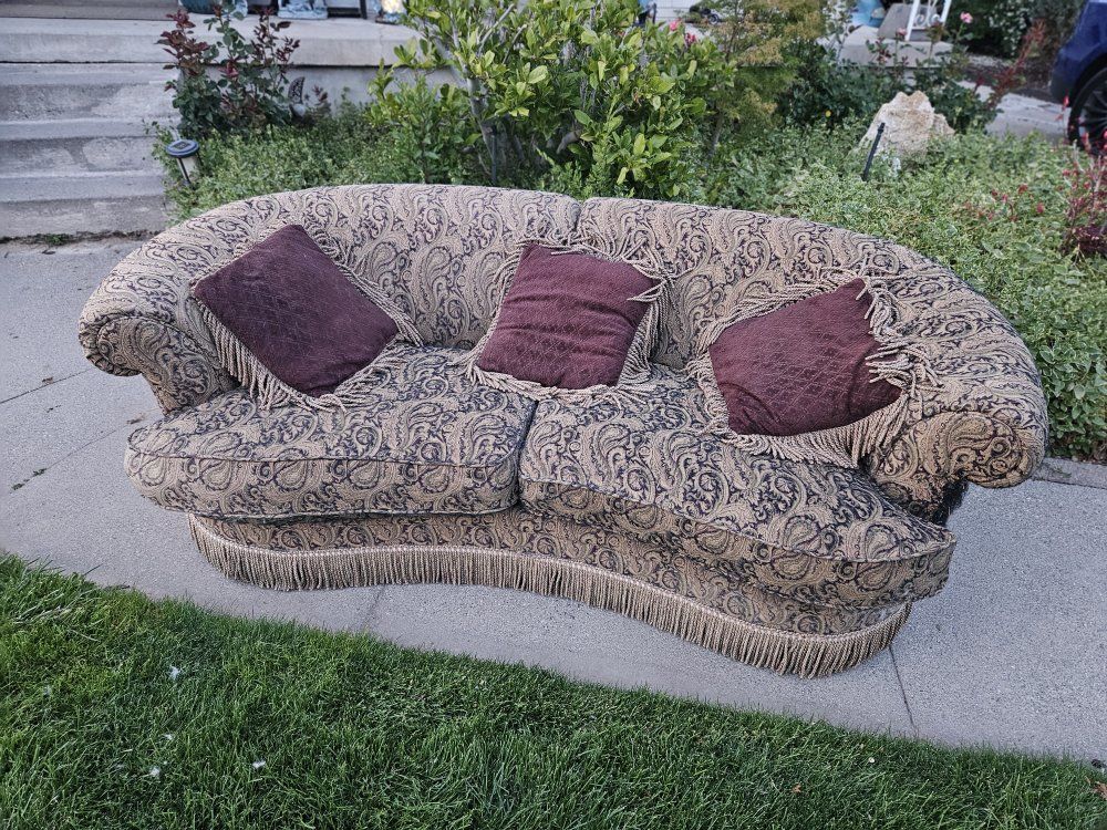 FREE super comfortable couch