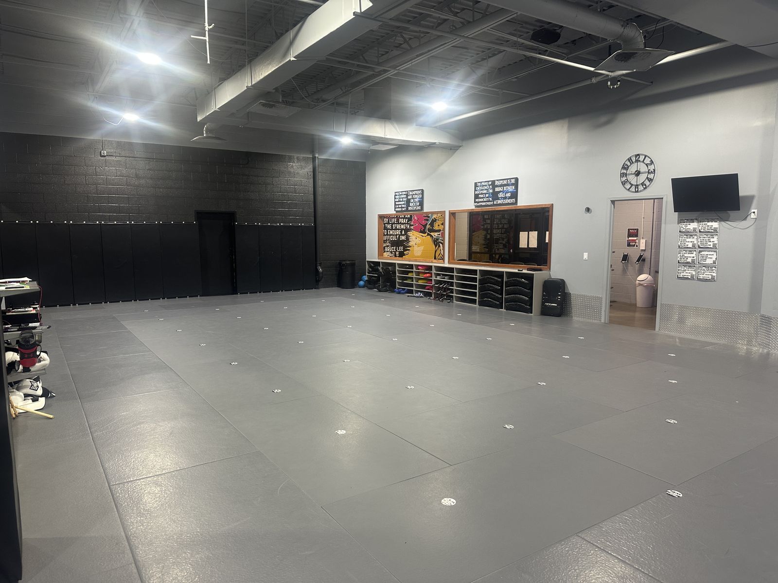 Main image 3