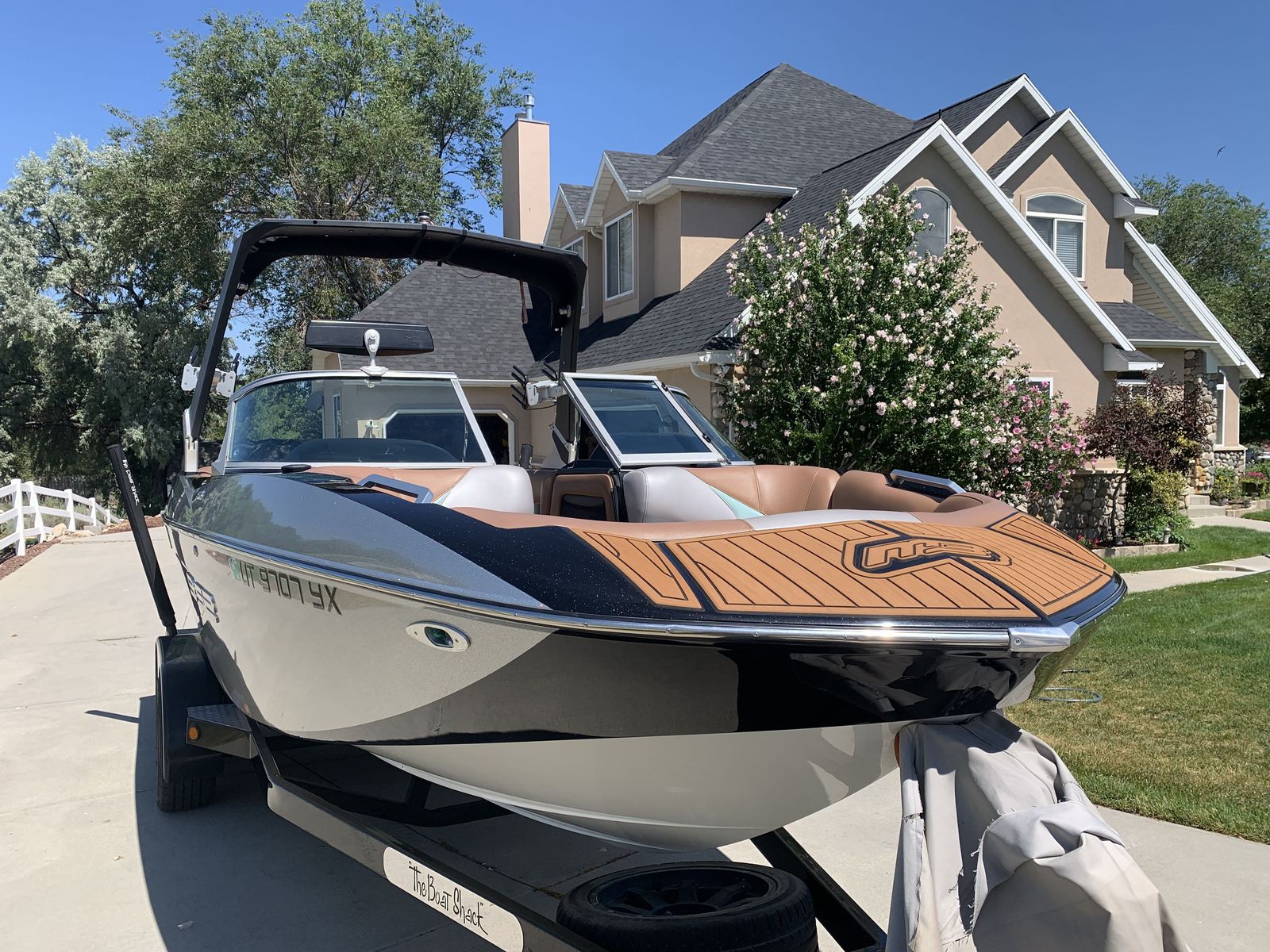 MB B52 23 2017 SURF BOAT