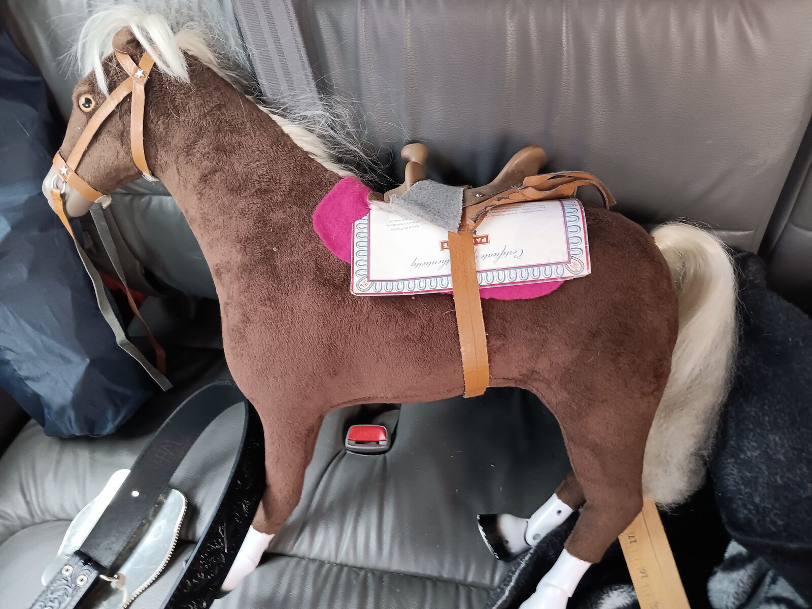 PARADISE FELT POSEABLE HORSE WITH SADDLE CERTIFICATE