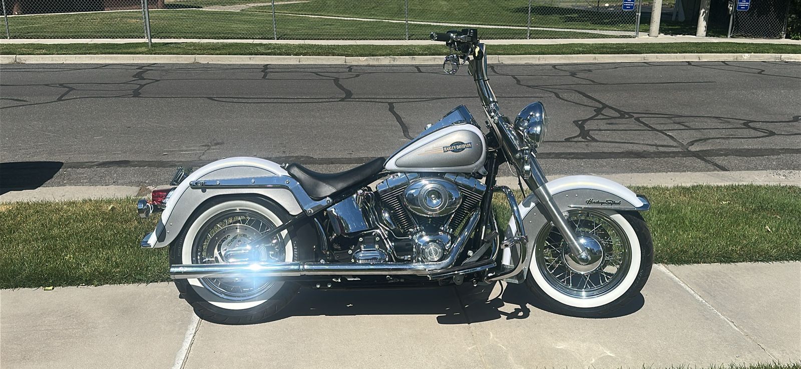 Harley-Davidson Heritage Softail Classic FLSTC Motorcycle Silver/White Low Miles