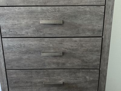 Tall Dresser Gray Wood Grain Finish Chest of Drawers 5-Drawer Storage Furniture