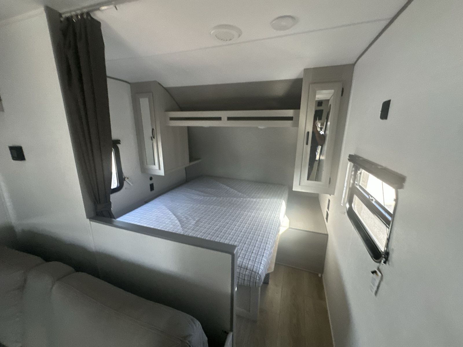 Main image 3