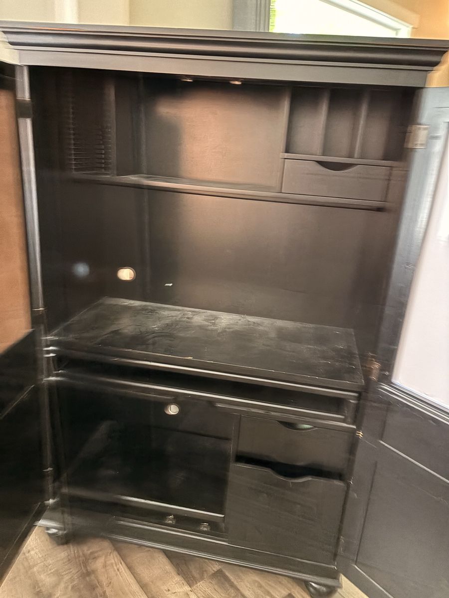 Main image 6