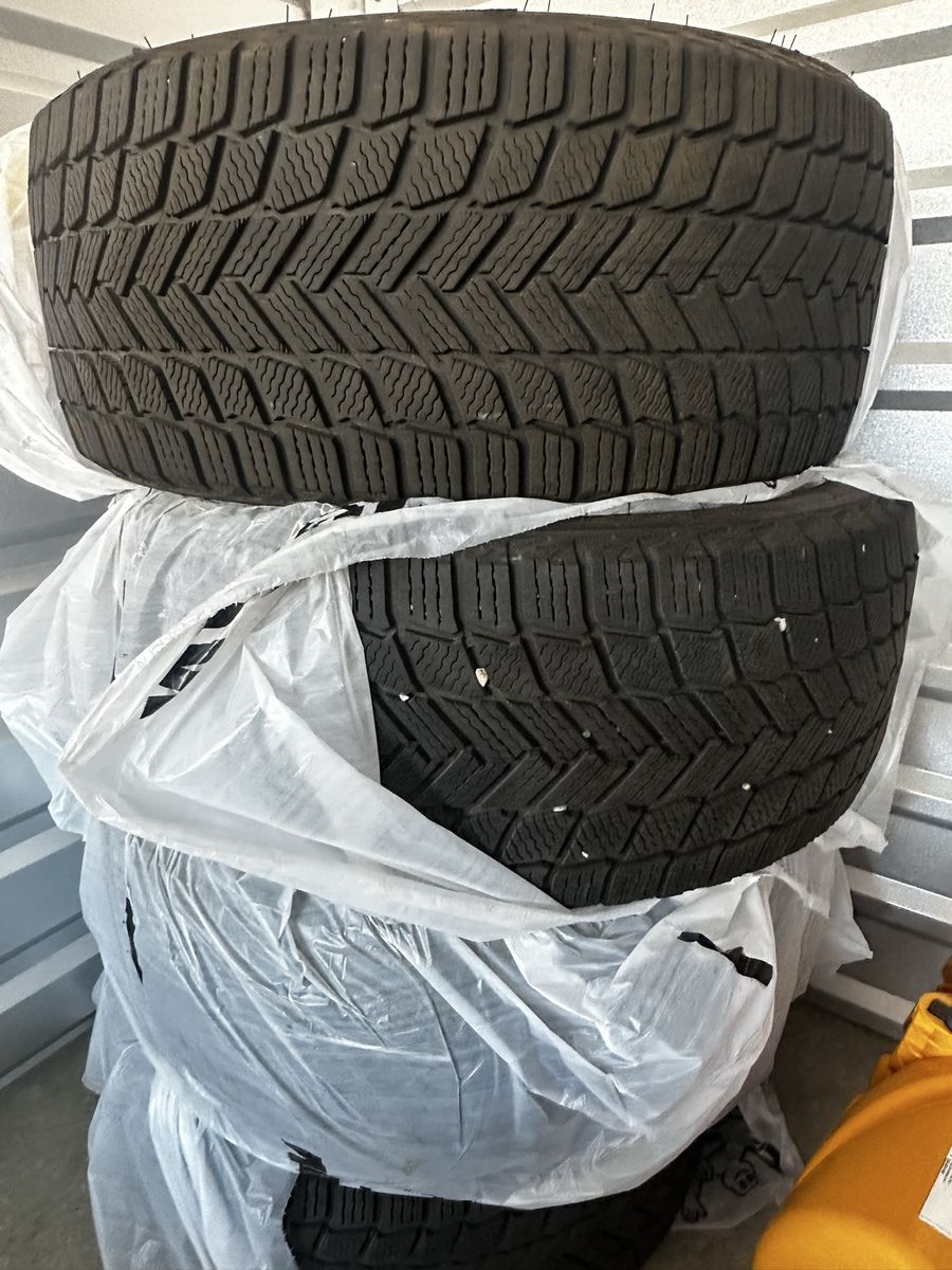 Michelin 225/40r19 ice X snow tires for 19” wheels at 65-70% (tread set of 4)