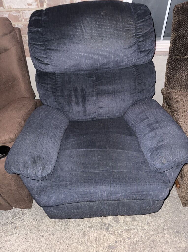 Really Nice Blue Lazyboy Recliner