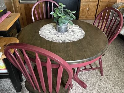 Round Kitchen or Dining Room Wood Table & Chairs
