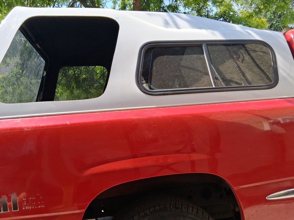 Truck Topper/Camper Shell - White (Make/Model  leer