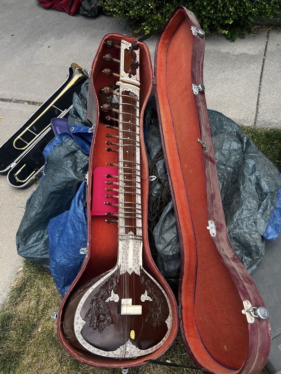 Vintage Indian Sitar with Hard Case - Traditional String Instrument, Good Condition