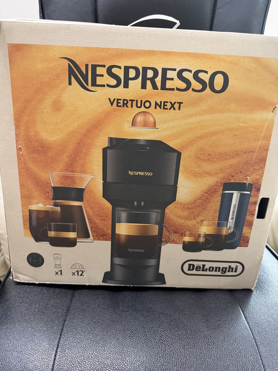 Nespresso Vertuo Next Coffee Machine by De'Longhi with Several Pods (basically new)