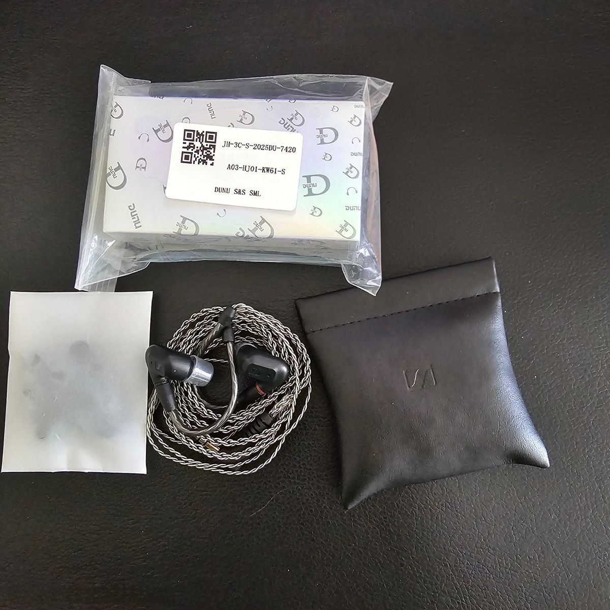 Sennheiser IE200 - Wired In-ear Headphones/Monitors (IEMs) / Ear-Buds - Audiophile - Music / Movies / Gaming
