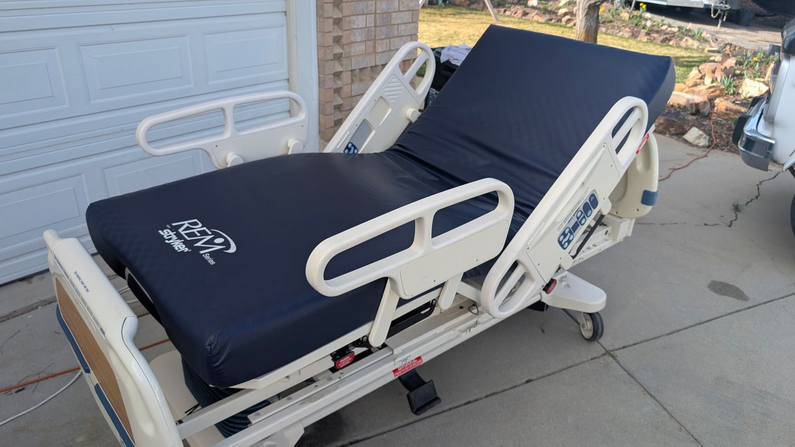 Fully electric hospital-grade hospital bed