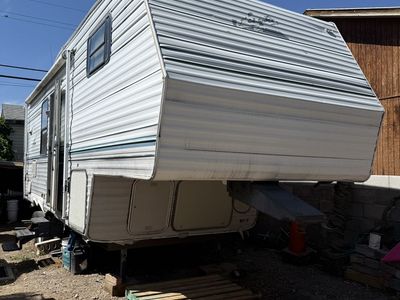 Fifth Wheel Travel Trailer - Used -