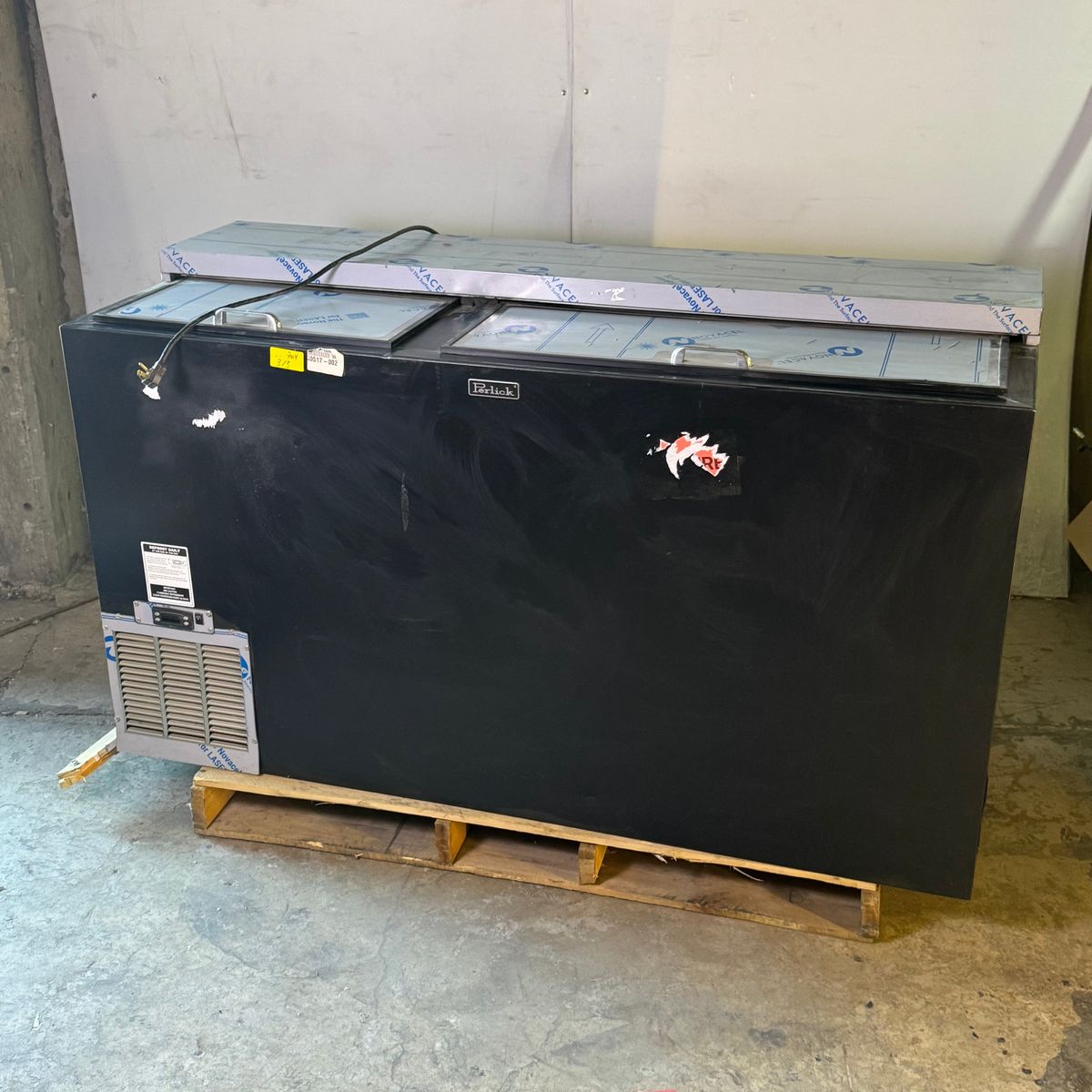 PERLICK Commercial Freezer Glass Chiller Mug Froster R290 115V FR60RT-3 (New Other, Slight Damage on Corner)