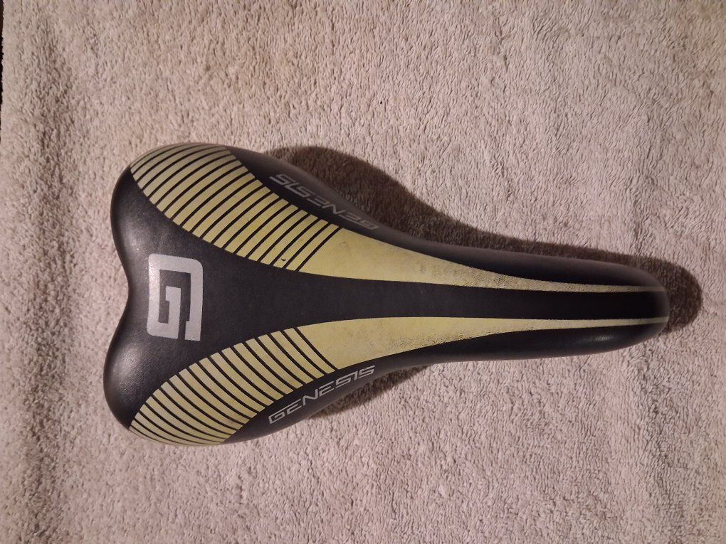 Genesis GSRSN209 comfort bicycle saddle
