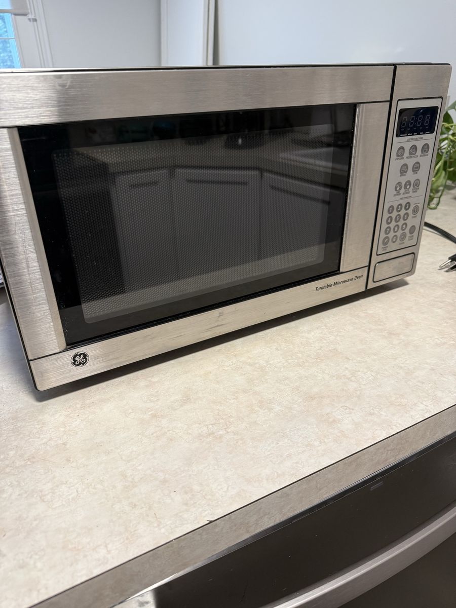 GE Turntable Microwave Oven, Stainless Steel Finish, Countertop Type
