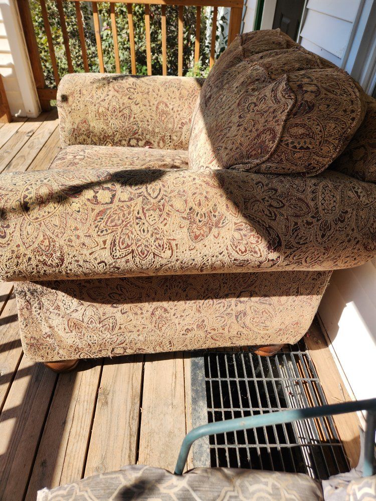 Vintage Paisley Pattern Armchair - Oversized Plush Accent Chair