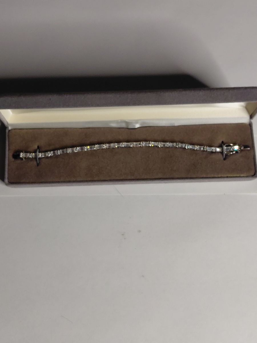Tennis bracelet