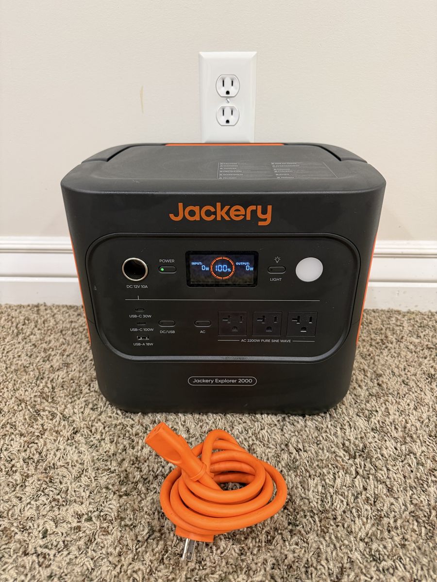 Jackery Explorer 2000