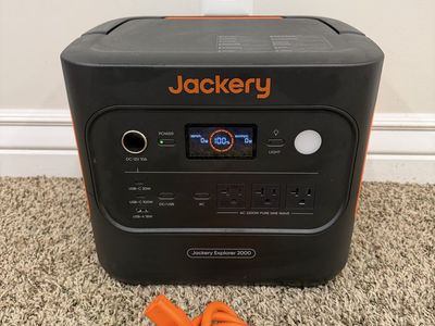 Jackery Explorer 2000