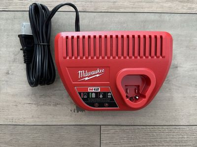 Milwaukee M12 Lithium-Ion Battery Charger