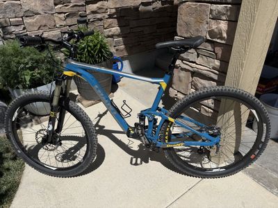 2016 Giant Anthem 27.5 Full Suspension Mountain Bike – Large