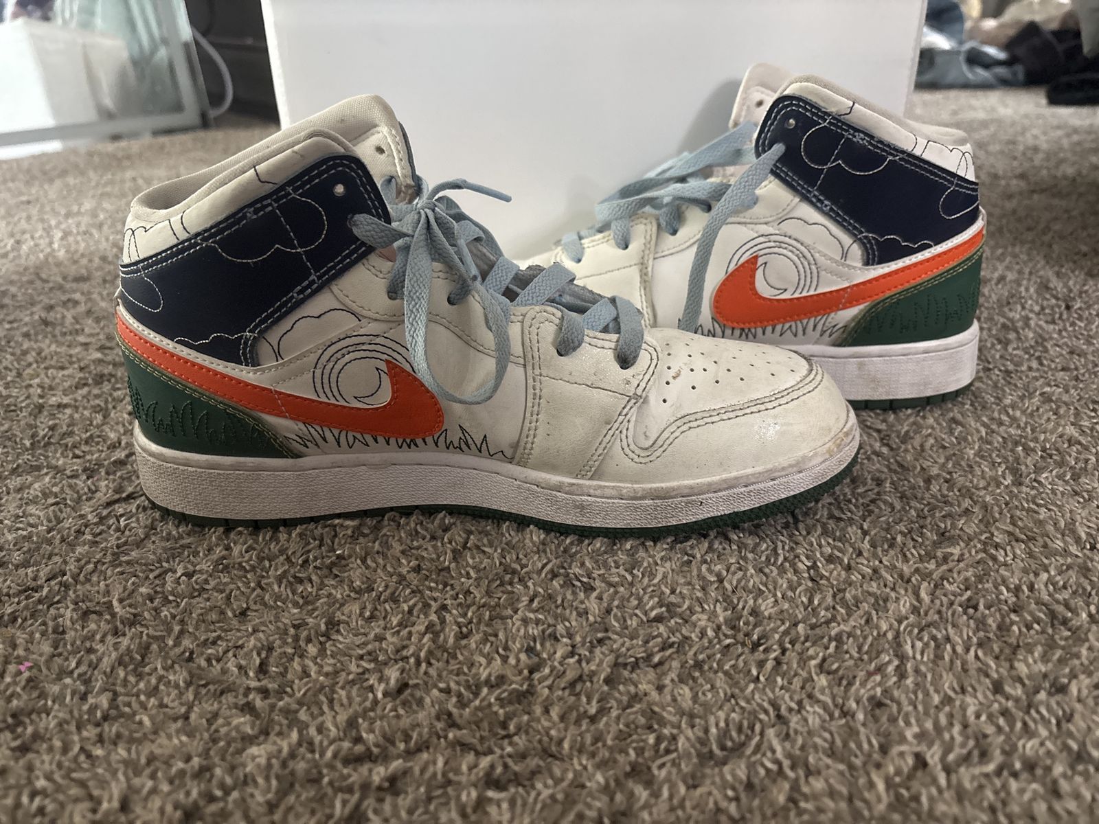 Jordan Air Jordan 1 Mid SE Craft (GS) White/Lt Orewood Brn-Tech Grey Youth Size 7Y