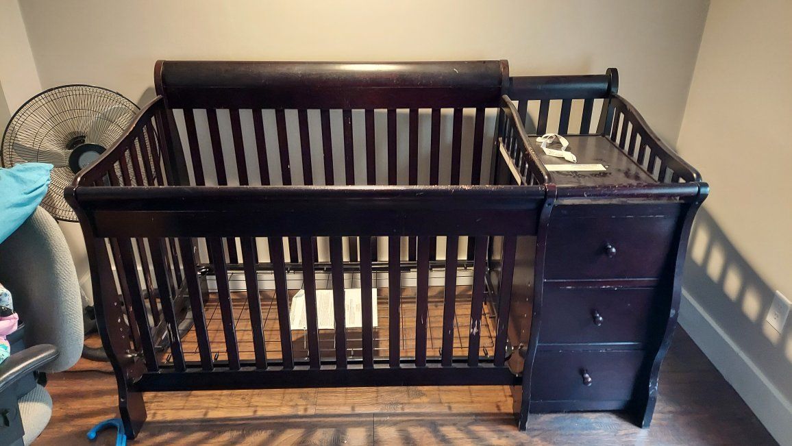 Wood Crib with Changing Table and Drawers