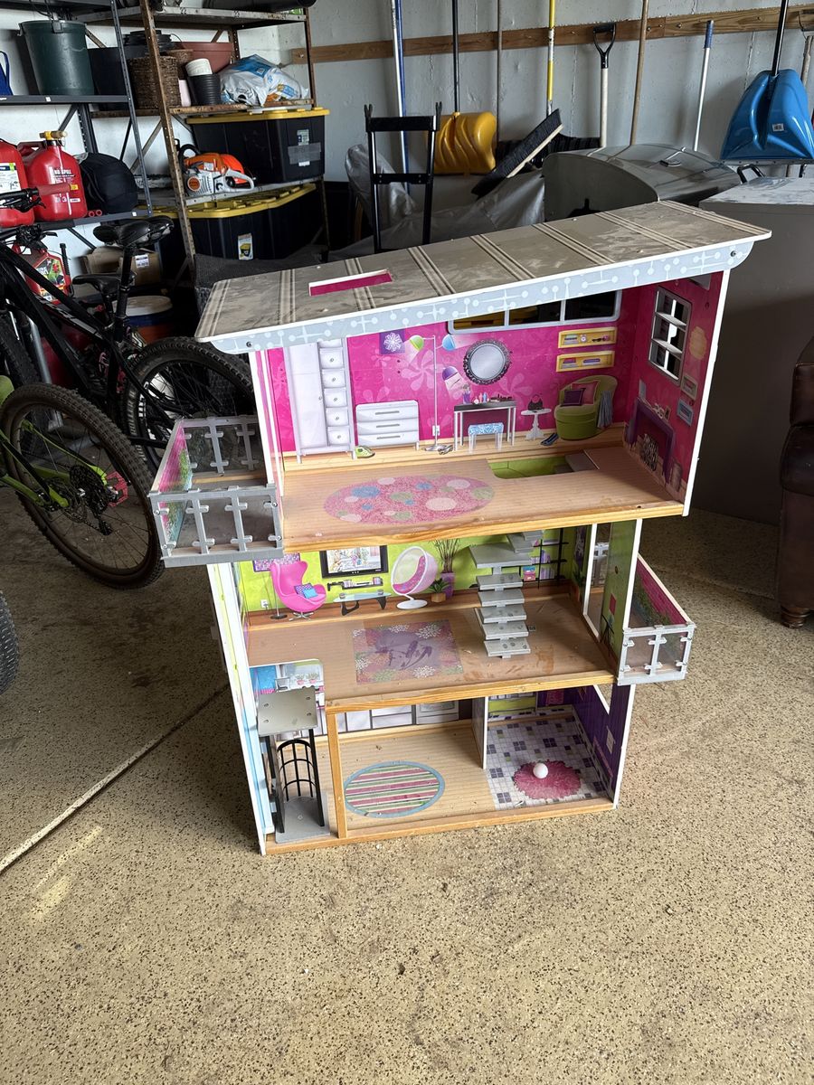 Free! Large Multi-Story Dollhouse with Balconies & Detailed Interior - Ready for Play!