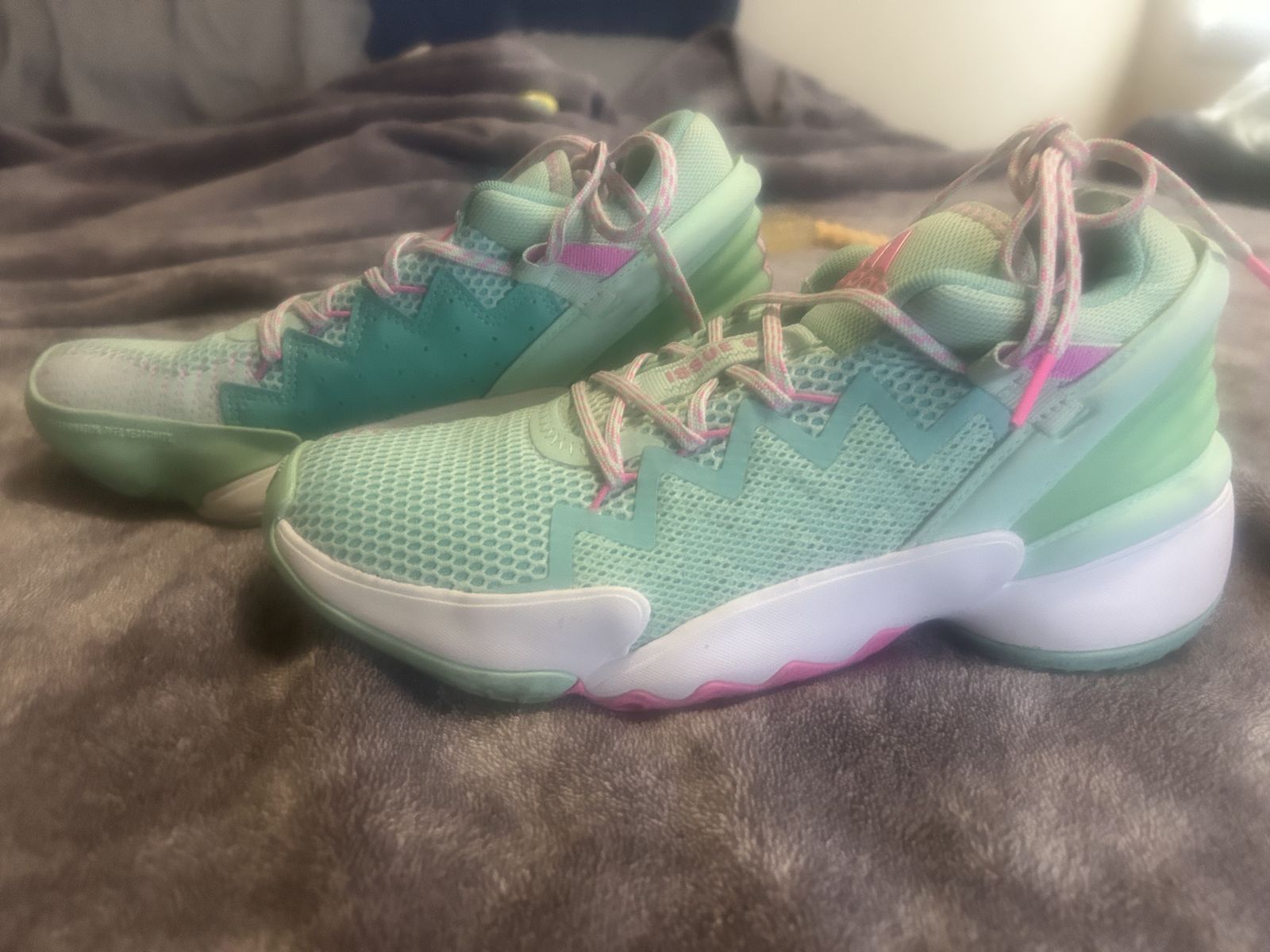 donovan mitchell adidas basketball shoe size 6