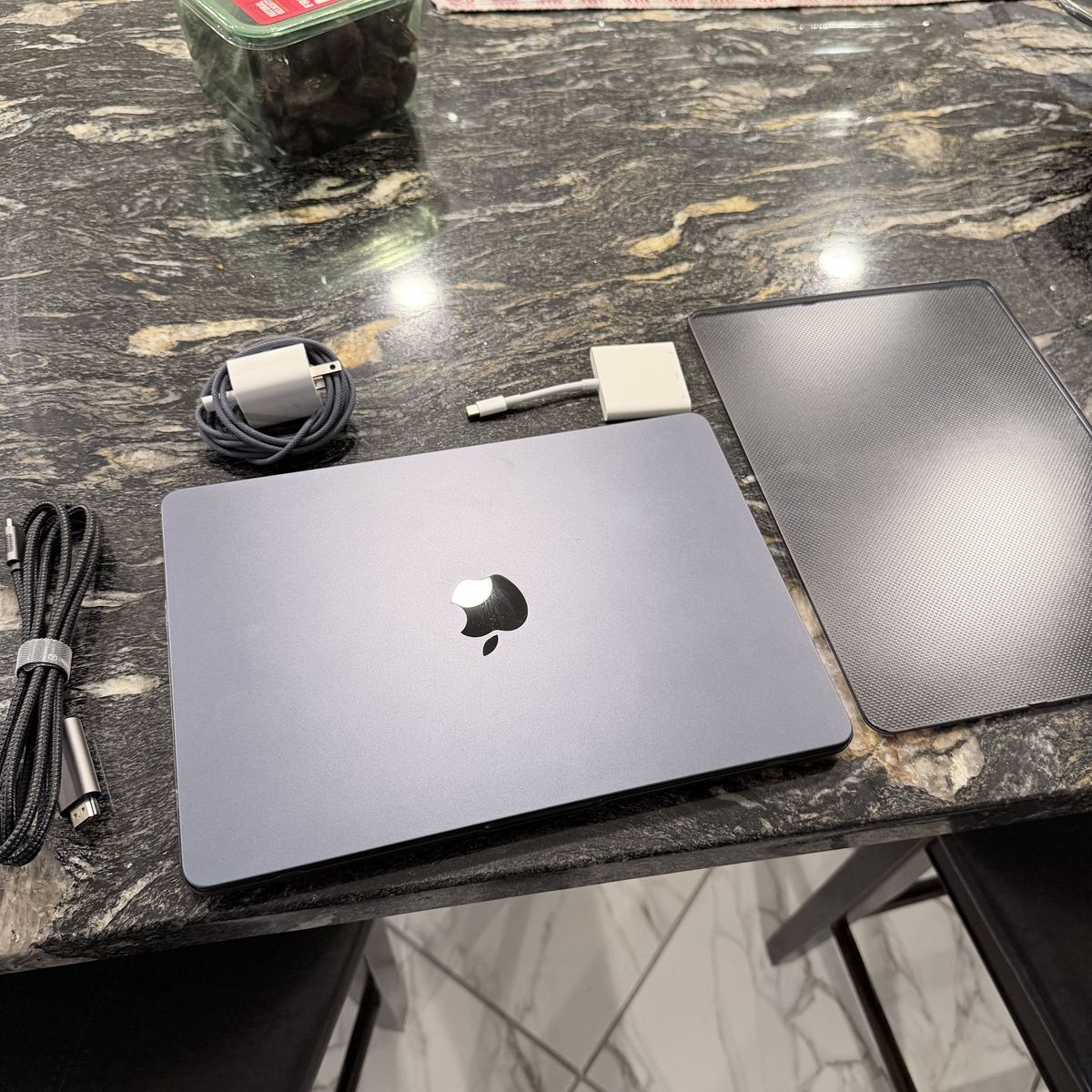 MacBook Air M2 (2022) – 1TBSSD/ 16GB RAM / AppleCare+ 100% Battery Health