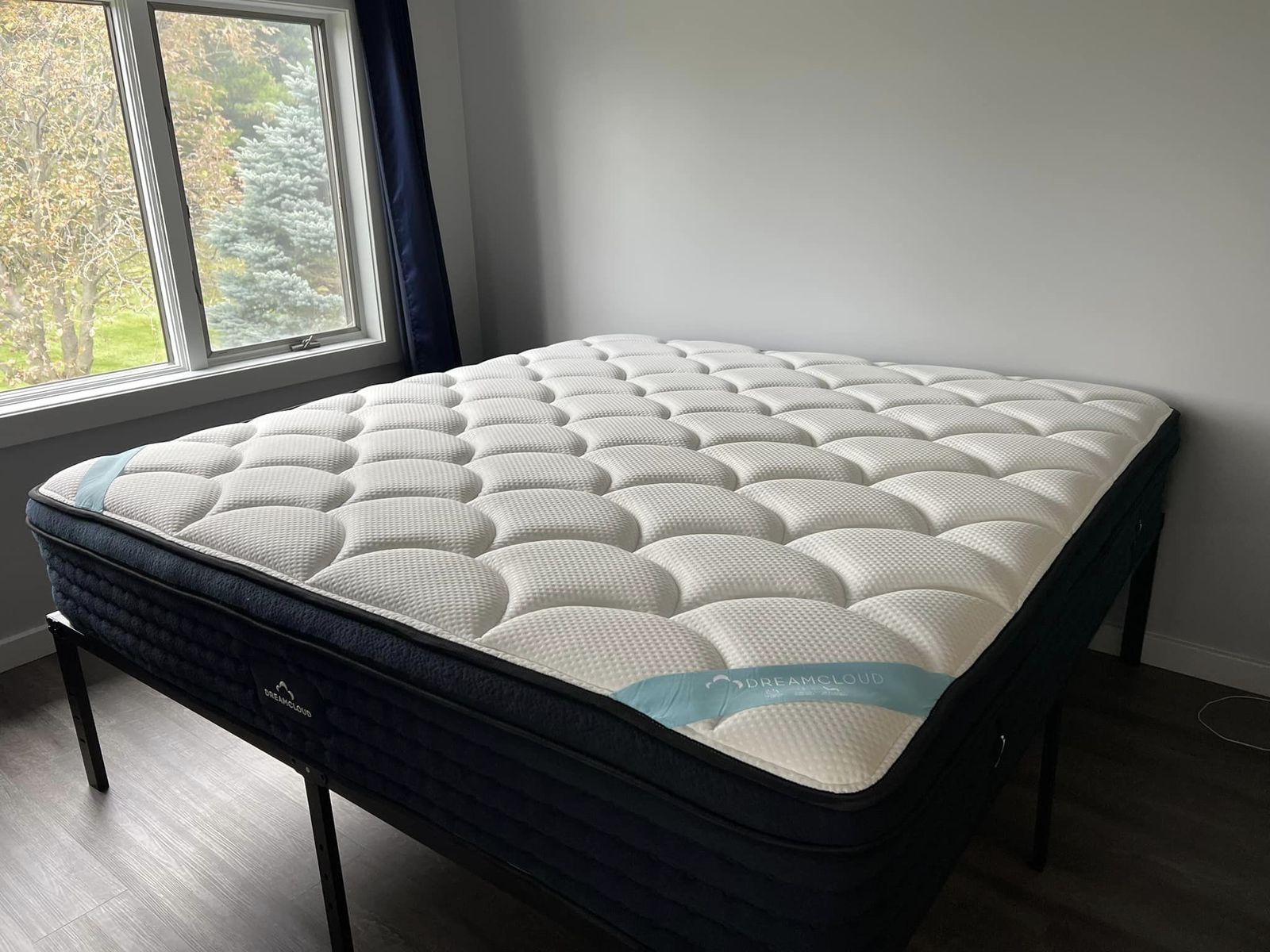 King Mattress, Dreamcloud Premier, Hybrid, Excellent Condition!!